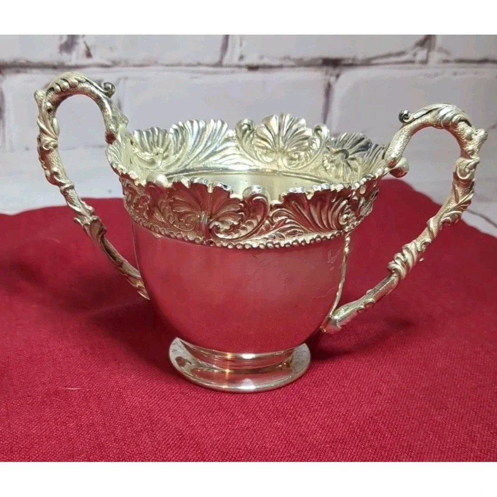 Middletown Plate Company Quadruple Silver Plated Sugar & Creamer Set Very Ornate